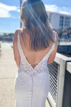 Vestido de novia largo estilo sirena con escote en forma de corazón, apliques de encaje y espalda abierta
