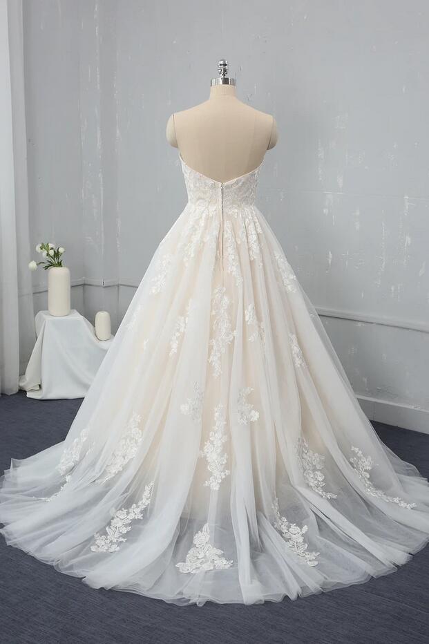 Vestido de novia largo de tul con escote en forma de A, espalda descubierta y apliques de encaje