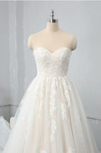 Vestido de novia largo de tul con escote en forma de A, espalda descubierta y apliques de encaje