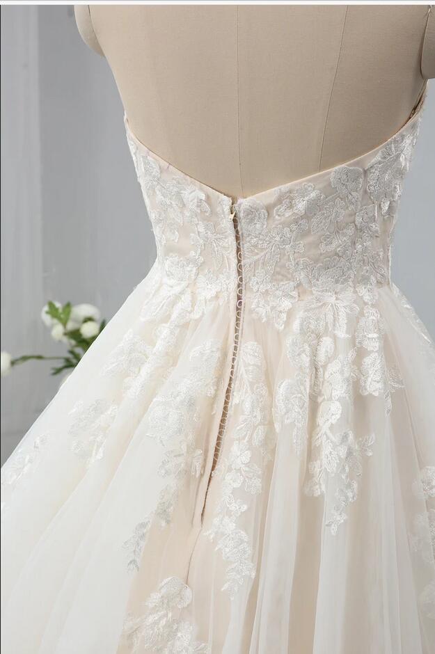 Vestido de novia largo de tul con escote en forma de A, espalda descubierta y apliques de encaje