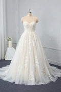 Vestido de novia largo de tul con escote en forma de A, espalda descubierta y apliques de encaje