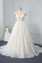 Vestido de novia largo de tul con escote en forma de A, espalda descubierta y apliques de encaje