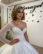 Vestido de novia largo de satén con escote en forma de corazón, volantes y mangas