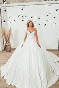Vestido de novia largo de satén con escote en forma de corazón, volantes y mangas