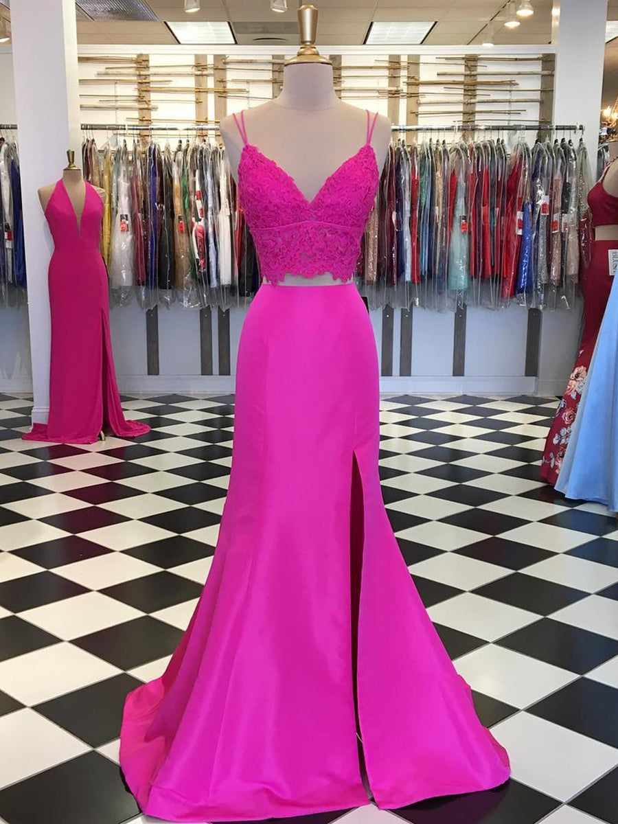 Robe de bal fuchsia en satin à deux pièces longues, col en V, style sirène avec dentelle et fente sur la jambe
