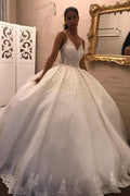 Vestido de Noiva de Bola com Decote em V Profundo, Alças Finas, Aplicações de Renda e Tule