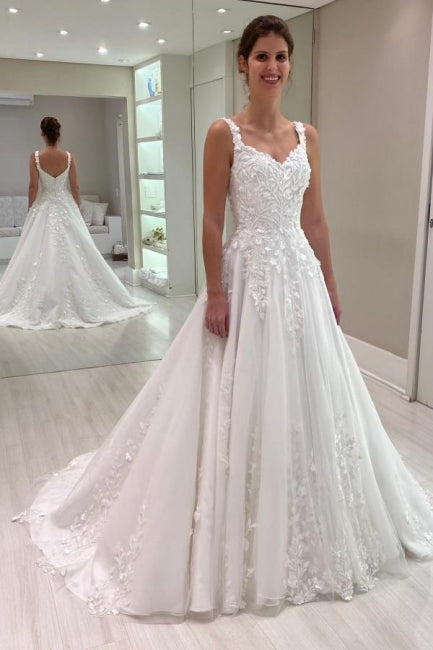 Robe de mariée blanche longue luxueuse en dentelle, ligne A, sans manches, décolleté cœur avec applications