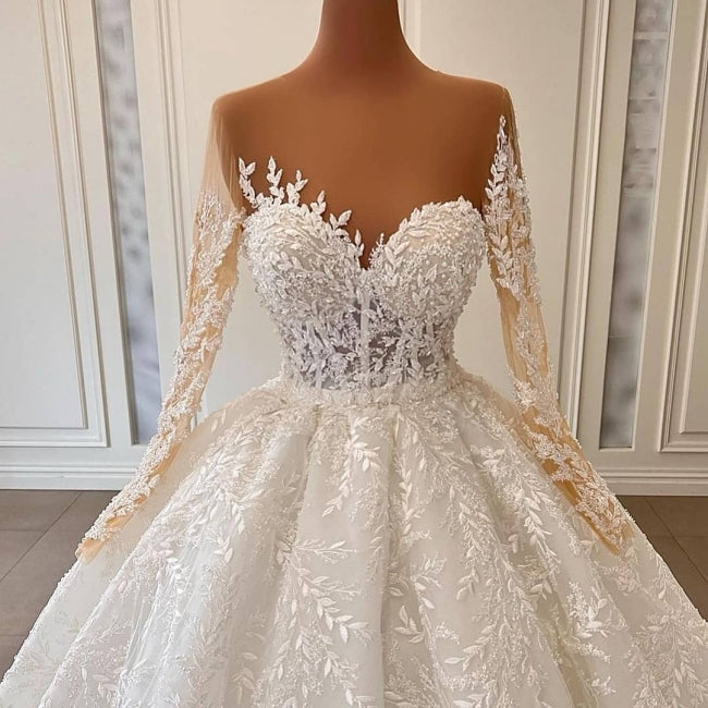 Robe de bal princesse luxueuse en dentelle à manches longues et coupe évasée