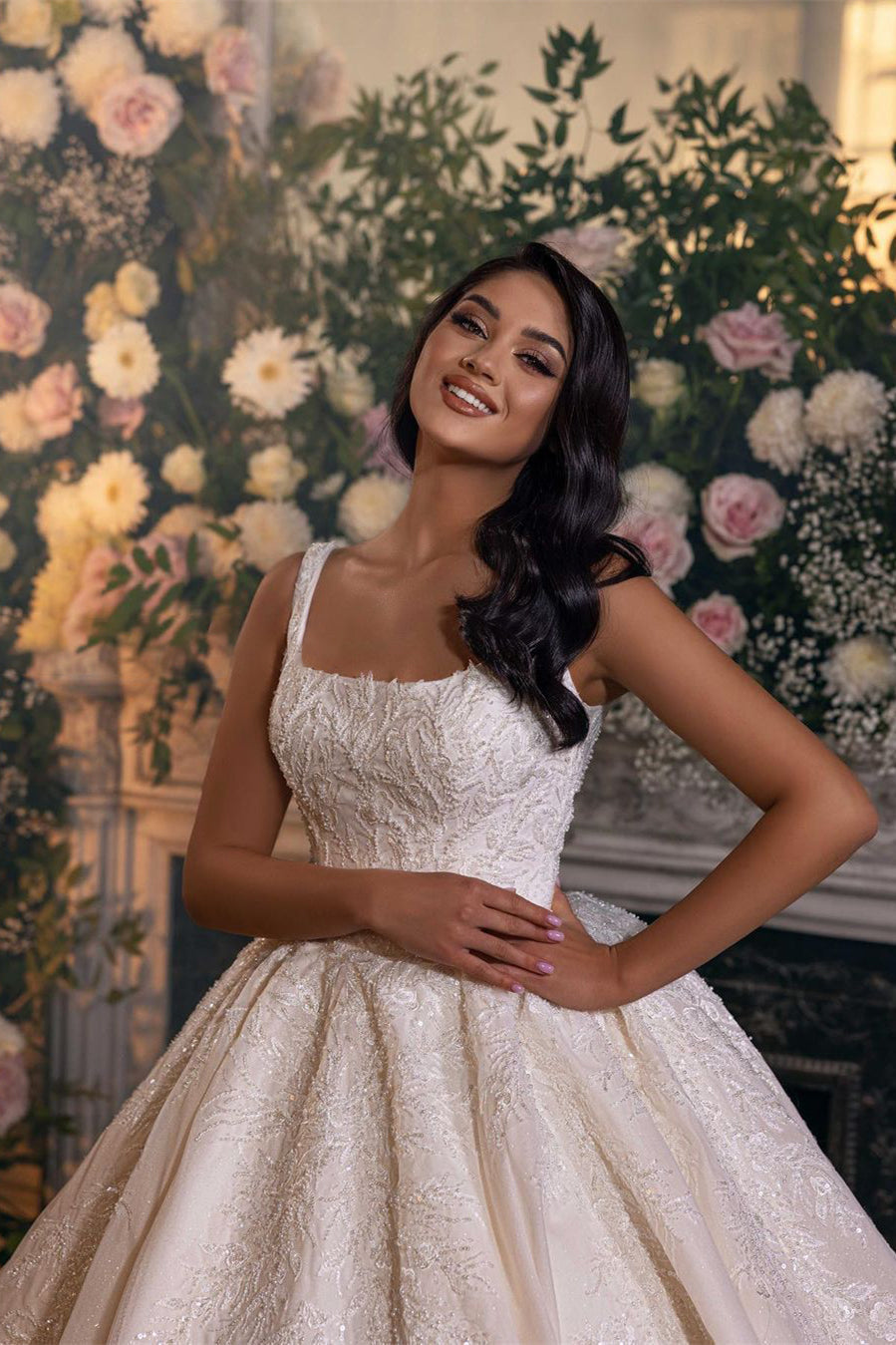 Robe de mariée somptueuse en dentelle, sans manches, coupe princesse en ligne A