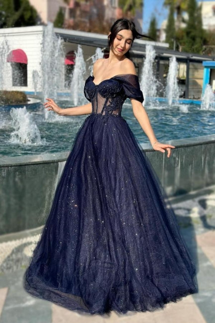 Robe de bal somptueuse en tulle ligne A, sans manches, décolletée épaules dénudées avec applications