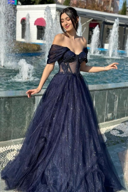 Robe de bal somptueuse en tulle ligne A, sans manches, décolletée épaules dénudées avec applications
