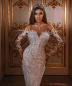 Luxuriöses langes Meerjungfrau-Brautkleid im Sweetheart-Stil aus Satin mit Schleppe, Blumenapplikationen und Ärmeln