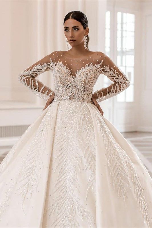 Lujoso vestido de novia de manga larga con delicados abalorios 