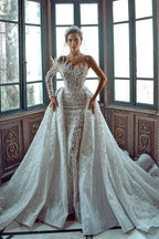 Abito da sposa lungo bianco lussuoso con una spalla, linea a trapezio, perline ricamate, maniche lunghe e strascico