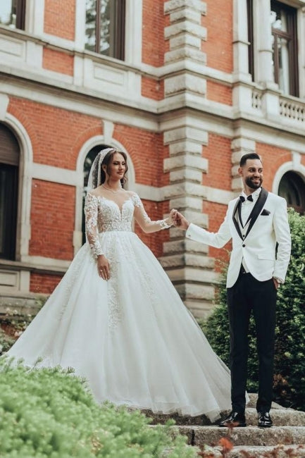 Robe de mariée luxueuse longue blanche en tulle et dentelle, col en U, coupe évasée, à manches longues