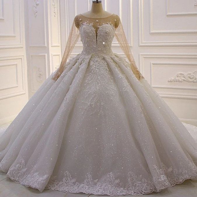 Vestido de Noiva Luxuoso Princesa em Linha A com Mangas Compridas, Flores e Renda