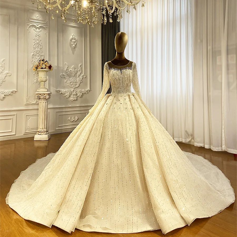 Vestido de Noiva Luxuoso Princesa Marfim com Mangas Compridas e Corte em A com Contas