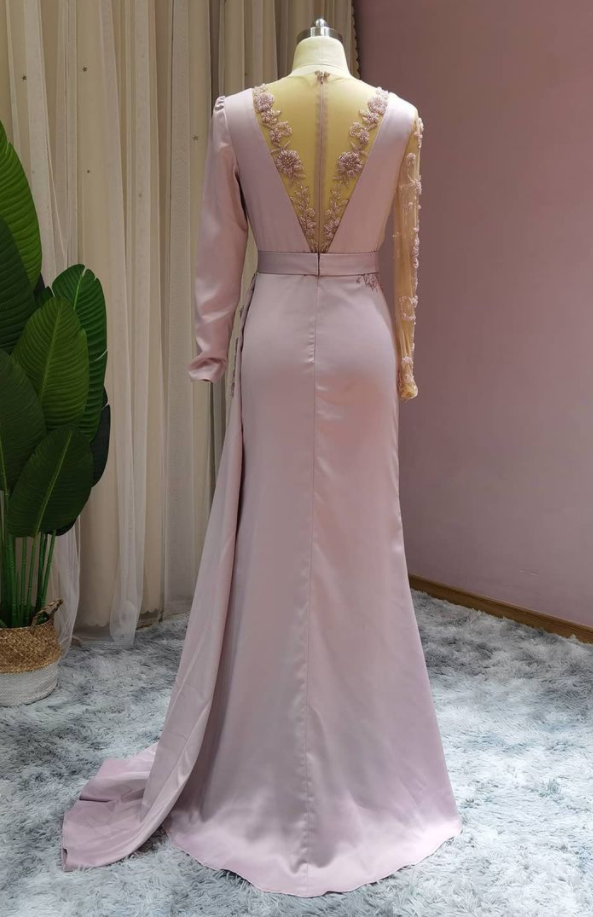 Lujosos vestidos de fiesta de sirena con volantes en morado claro y mangas largas hasta el suelo