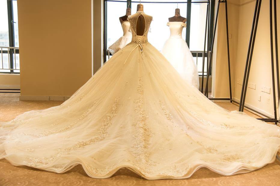 Luxus Illusion Neck Lace-up Tüll Ballkleid Brautkleid Modest Ivory Sparkle Brautkleider 