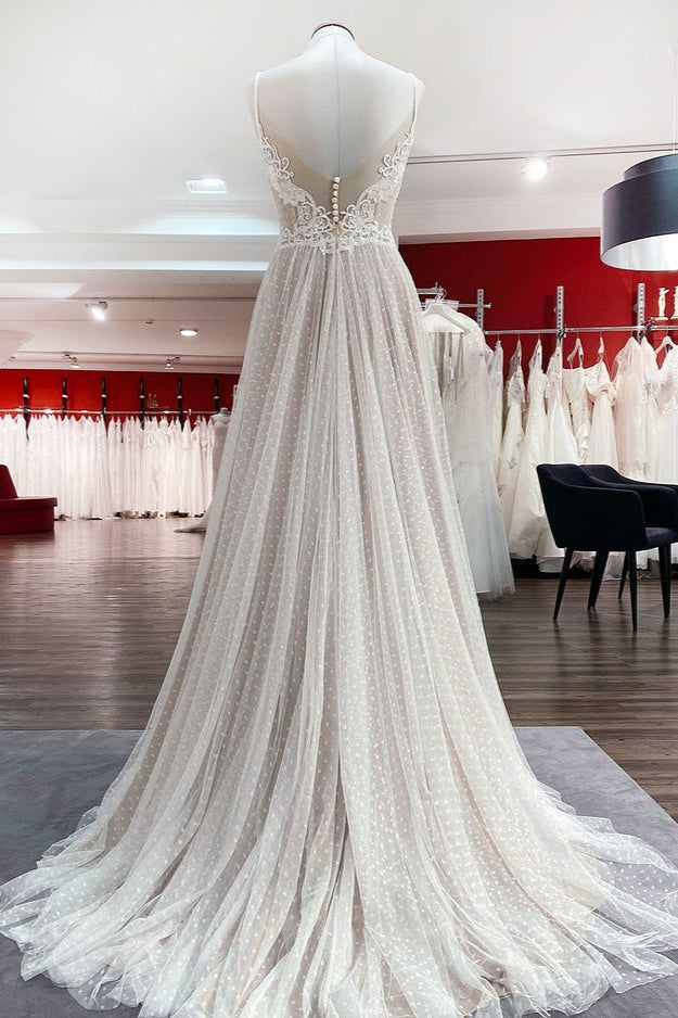 Luxuriöses langes A-Linien-Brautkleid aus Tüll mit V-Ausschnitt und offenem Rücken