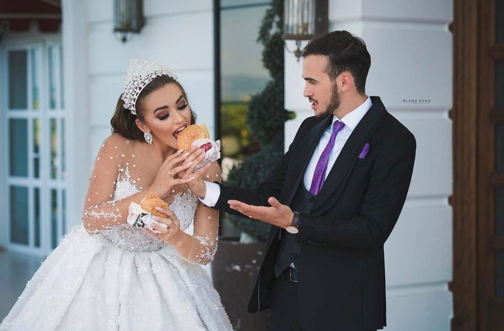 Luxuriöses langes Ballkleid mit süßen Perlen und Glitzer