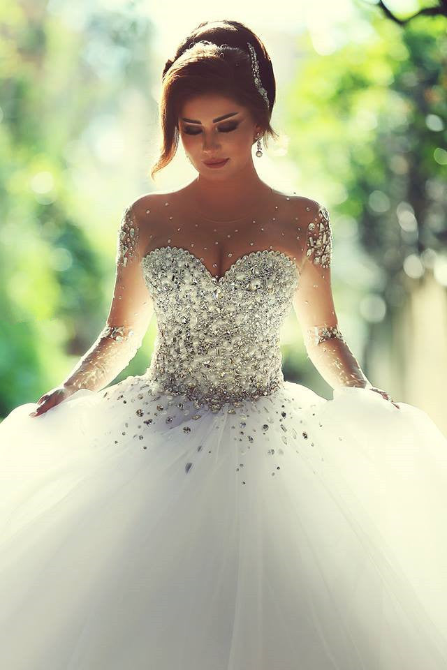Abito da sposa lungo di lusso con corpetto a cuore, cristalli e perline, con maniche