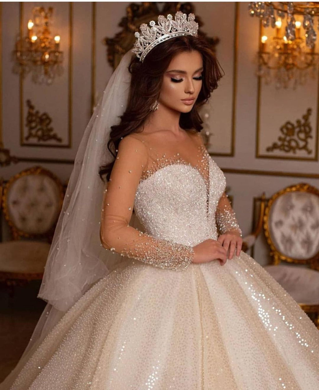 Vestido de novia largo de lujo con escote en forma de corazón, brillante y mangas