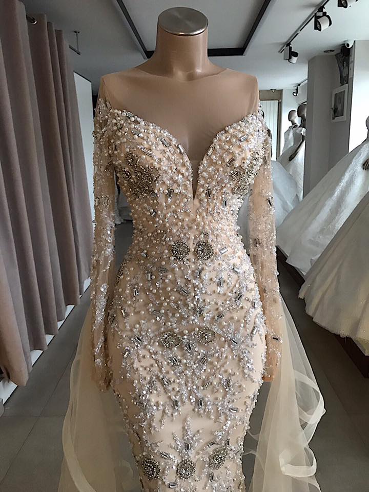 Robe de bal longue sirène de luxe à épaules dénudées avec manches