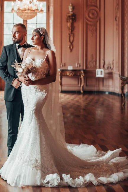 Abito da sposa lungo di lusso a sirena con spalline sottili e glitter, con pizzo
