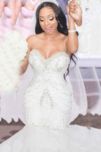 Vestido de Noiva Luxuoso Longo Cauda de Sereia com Decote Coração, Sem Alças, Folhos e Cristais Bordados