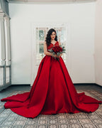 Vestidos de Noiva Luxuosos Longos Princesa em Cetim com Decote em V e Renda
