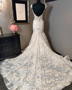 Abito da sposa lussuoso con scollo a cuore, schiena scoperta e pizzo a sirena