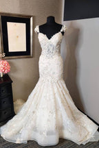 Abito da sposa lussuoso con scollo a cuore, schiena scoperta e pizzo a sirena