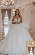 Vestido de noiva de renda, sem mangas, com alças finas luxuosas e saia ampla