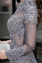 Robe de bal longue en tulle transparent à col haut avec perles scintillantes de luxe