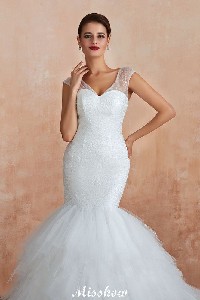 Luxuriöses weißes Brautkleid mit V-Ausschnitt, Flügelärmeln, Schnürung und Pailletten