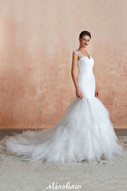 Luxuriöses weißes Brautkleid mit V-Ausschnitt, Flügelärmeln, Schnürung und Pailletten