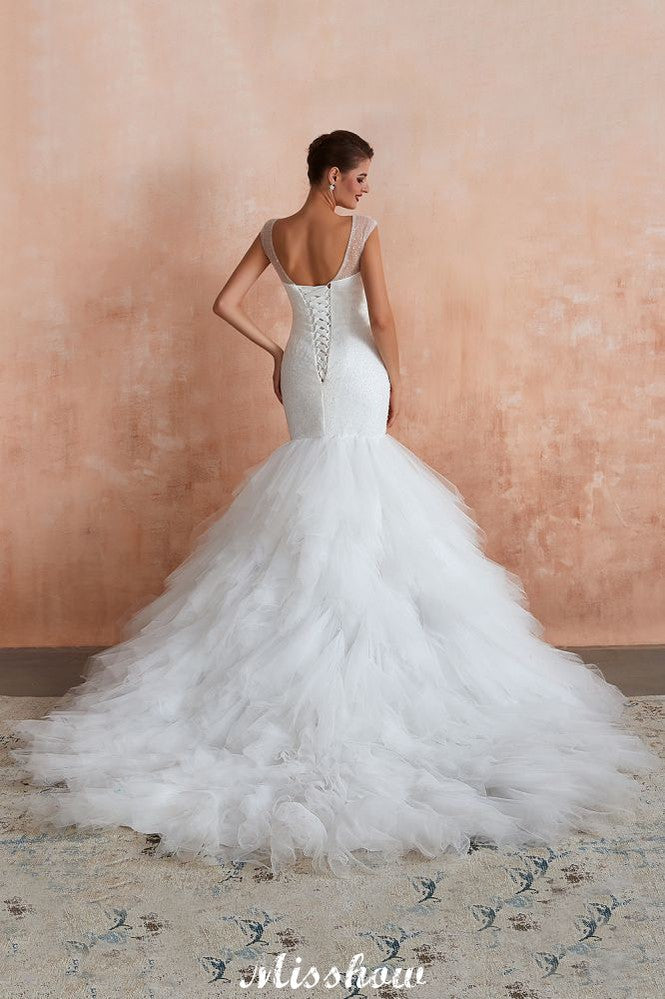 Luxuriöses weißes Brautkleid mit V-Ausschnitt, Flügelärmeln, Schnürung und Pailletten