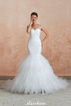 Luxuriöses weißes Brautkleid mit V-Ausschnitt, Flügelärmeln, Schnürung und Pailletten