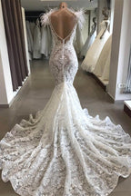 Luxuriöses weißes, hohles, herzförmiges, offenes, langes Spitzen-Brautkleid mit Pelz-Ausschnitt 