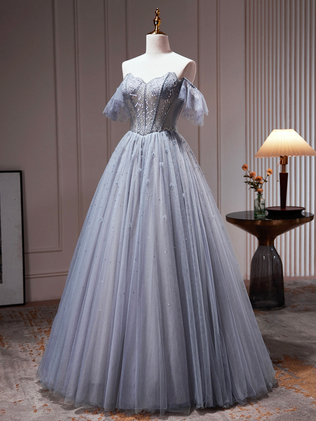 Robe de fête grise en tulle à épaules dénudées ornée de perles, robe de bal formelle en tulle coupe évasée
