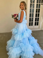 Marin | Vestido de fiesta azul cielo con escote en V, volantes y falda de tul en línea A