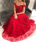 Robe de bal longue en tulle et dentelle, coupe trapèze, décolletée épaules dénudées