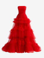 Vestido de noite vermelho em linha A, sem alças, com folhos em tule
