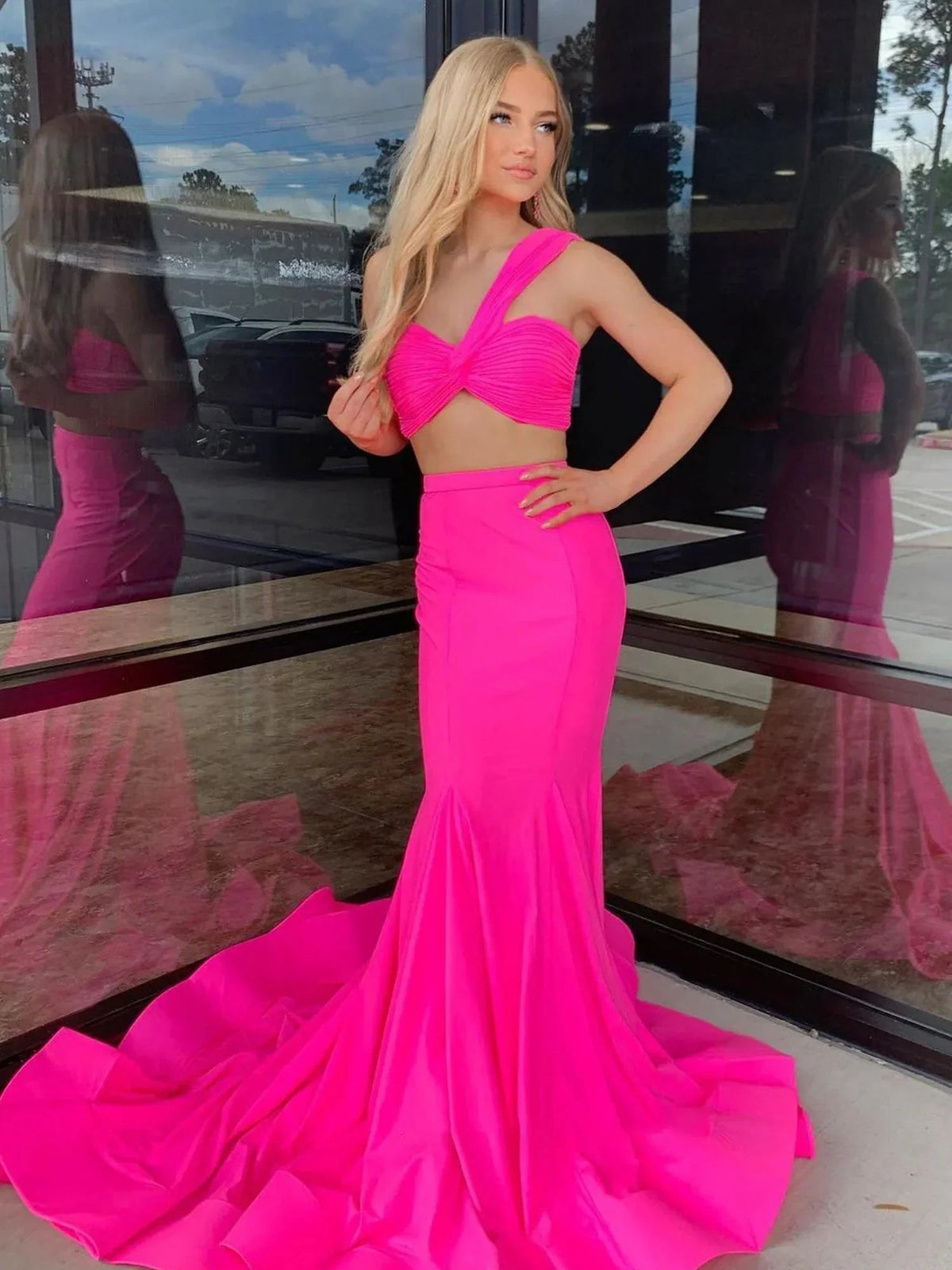 Maven | Robe de bal sirène en satin rose vif deux pièces à une épaule