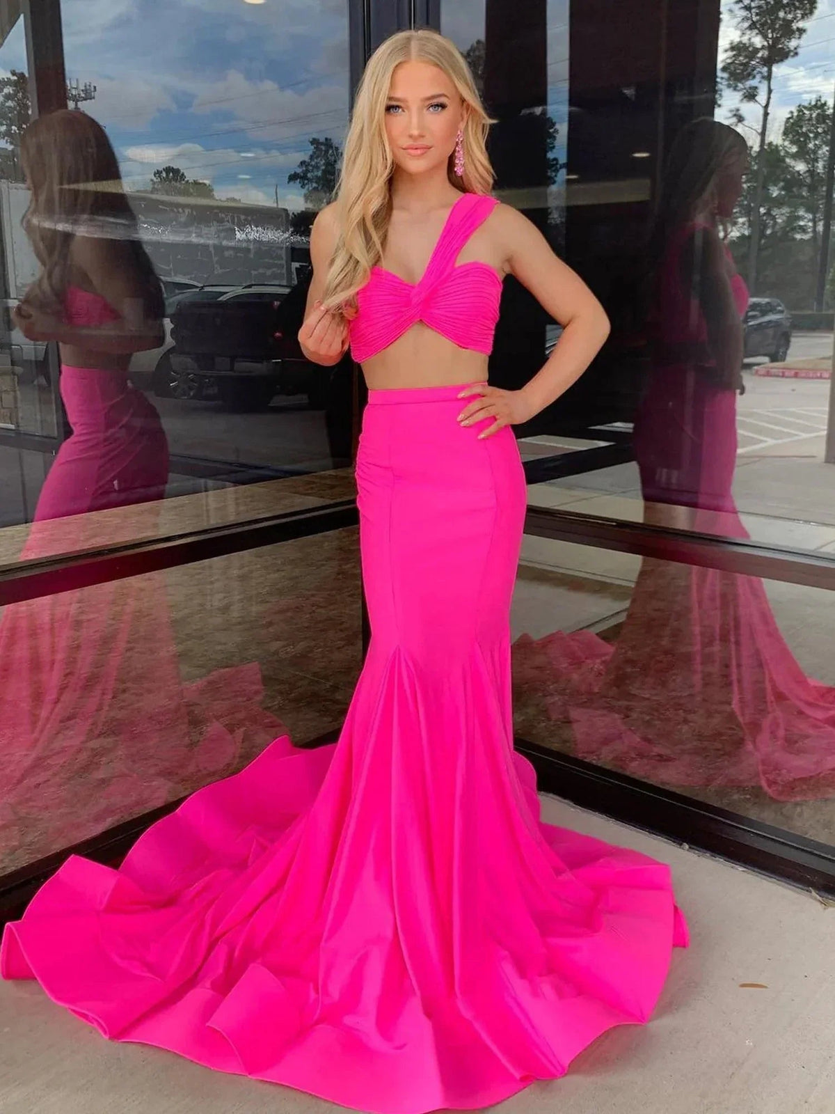 Maven | Robe de bal sirène en satin rose vif deux pièces à une épaule