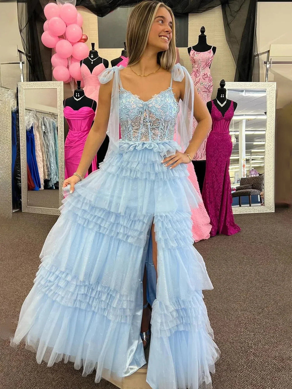 Maylie | Robe de bal en tulle bleu ciel à sequins en ligne A avec applications