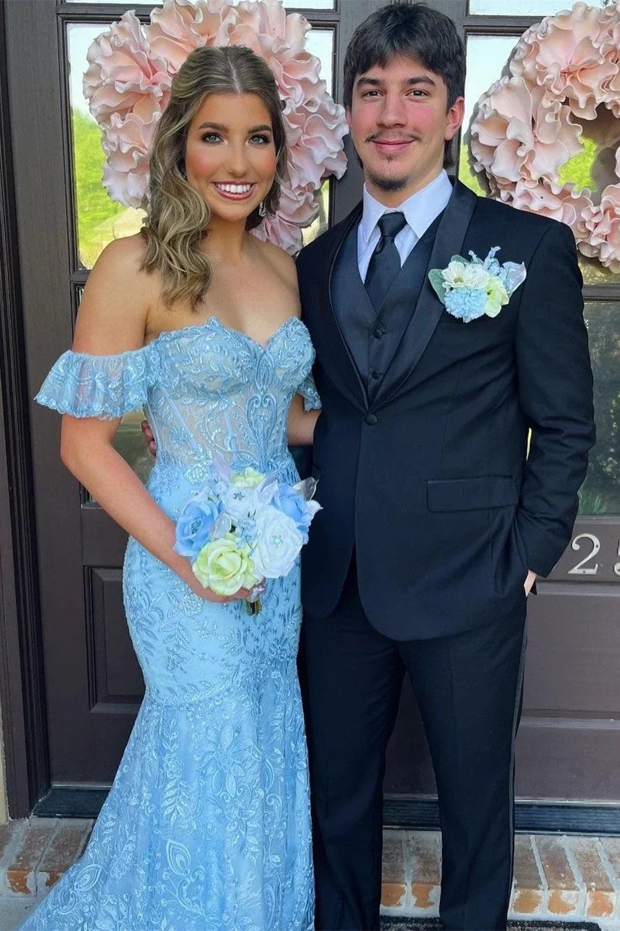 Mckail | Robe longue de bal bleue à fleurs en dentelle avec volants et épaules dénudées