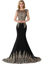 Vestido de noche de gasa con cola de sirena y apliques