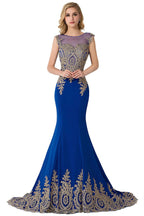Vestido de noche de gasa con cola de sirena y apliques